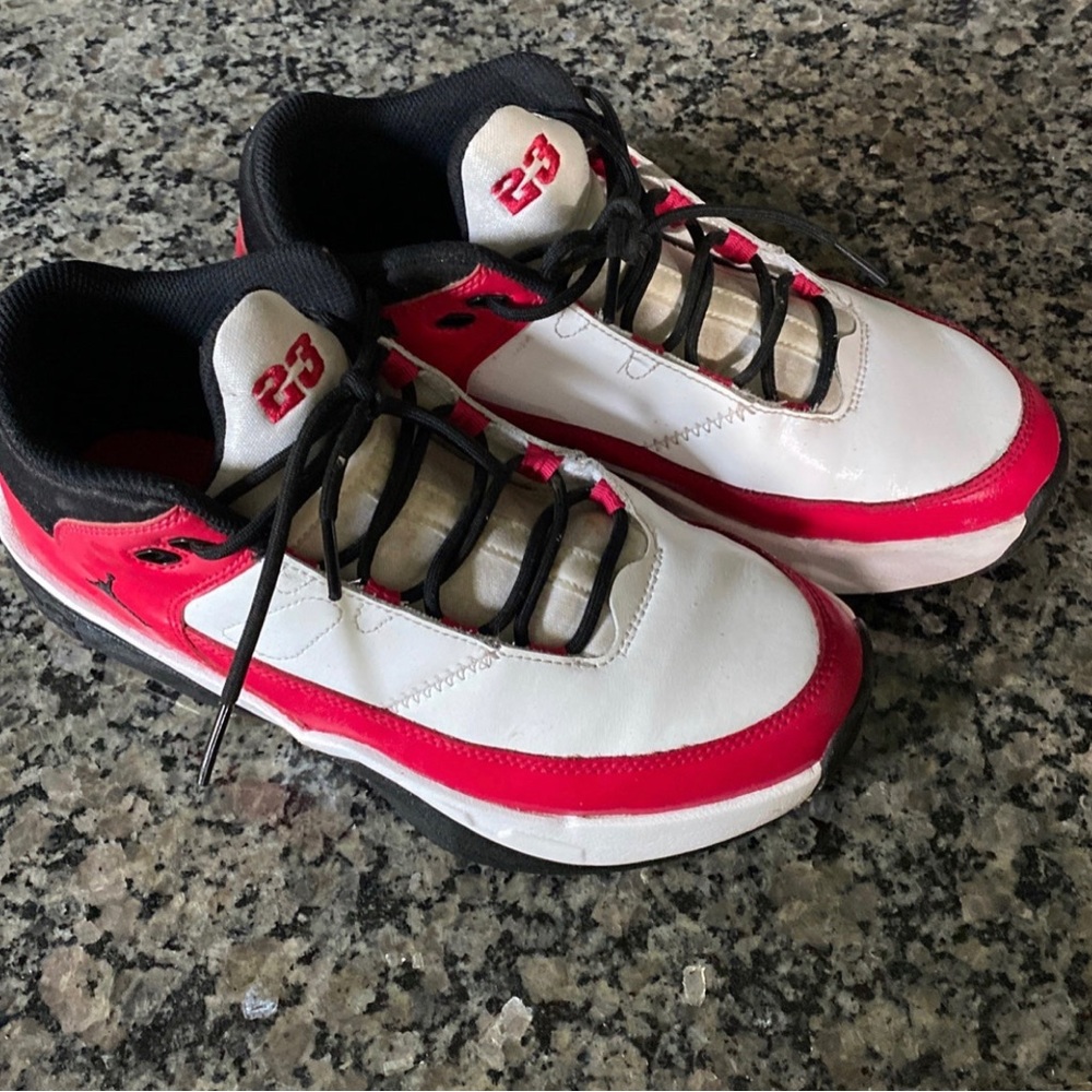NIKE AIR JORDAN max aura 3  Youth 6 - white/ red